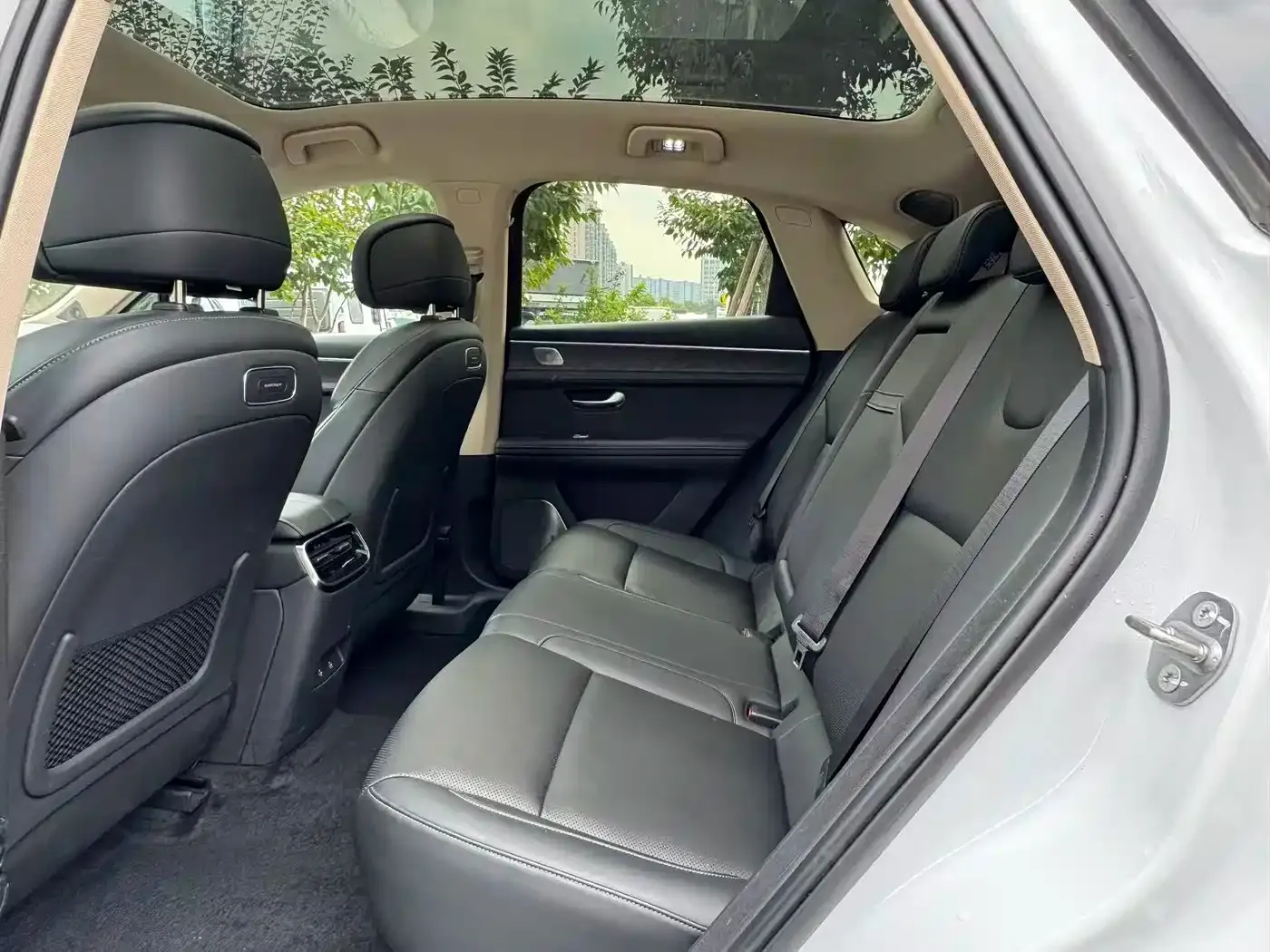 AITO Wenjie AITO M5 Extended Range RWD Smart Drive Edition 2023 — фото 17