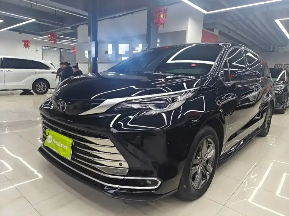 Toyota Sienna 2.5L Hybrid AWD Premium Edition 2026