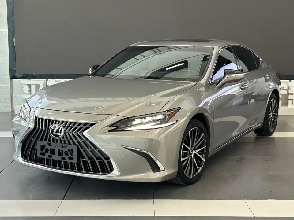 Lexus ES 300h Ultimate Edition 2022