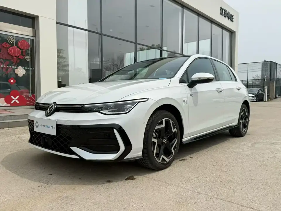 Volkswagen Golf Facelift 300TSI R-Line 2025