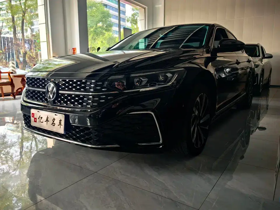 Volkswagen Passat 330TSI Starlight Elite Edition 2022