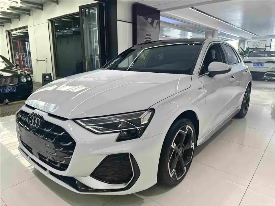 Audi A3 Facelift Sportback 35TFSI Flying Spur Premium 2026