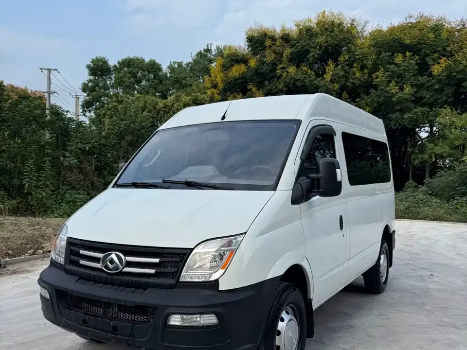 SAIC Maxus Xintu V80 2.5T Classic AMT Aoyuntong Facelift Short Wheelbase Medium Roof 5/6-Seater 2021