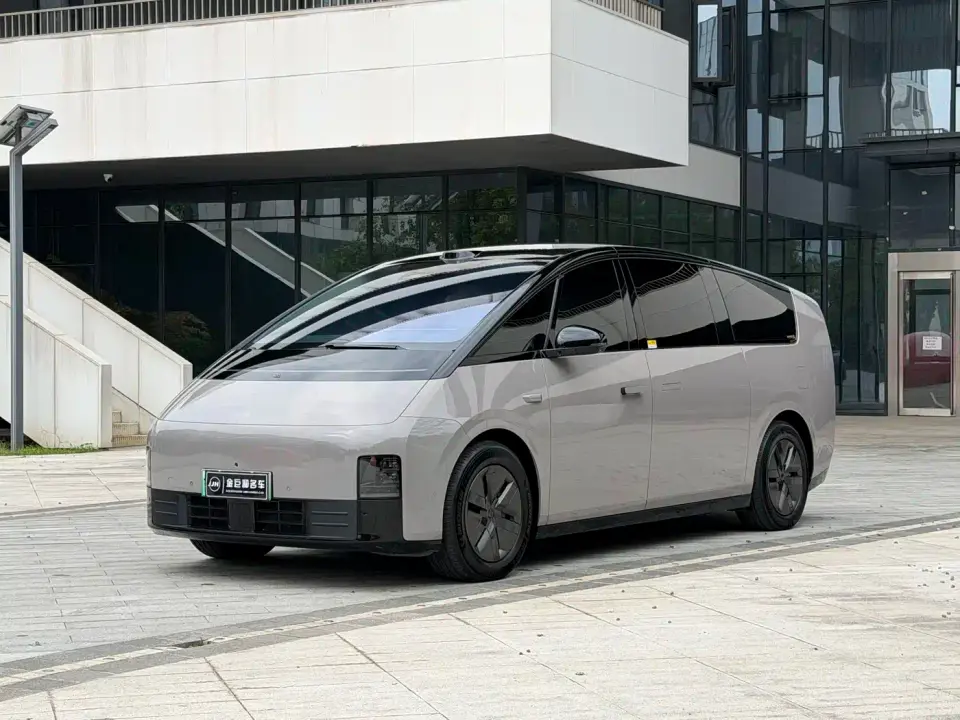 Li Auto MEGA Model Home Family Special Edition 2025