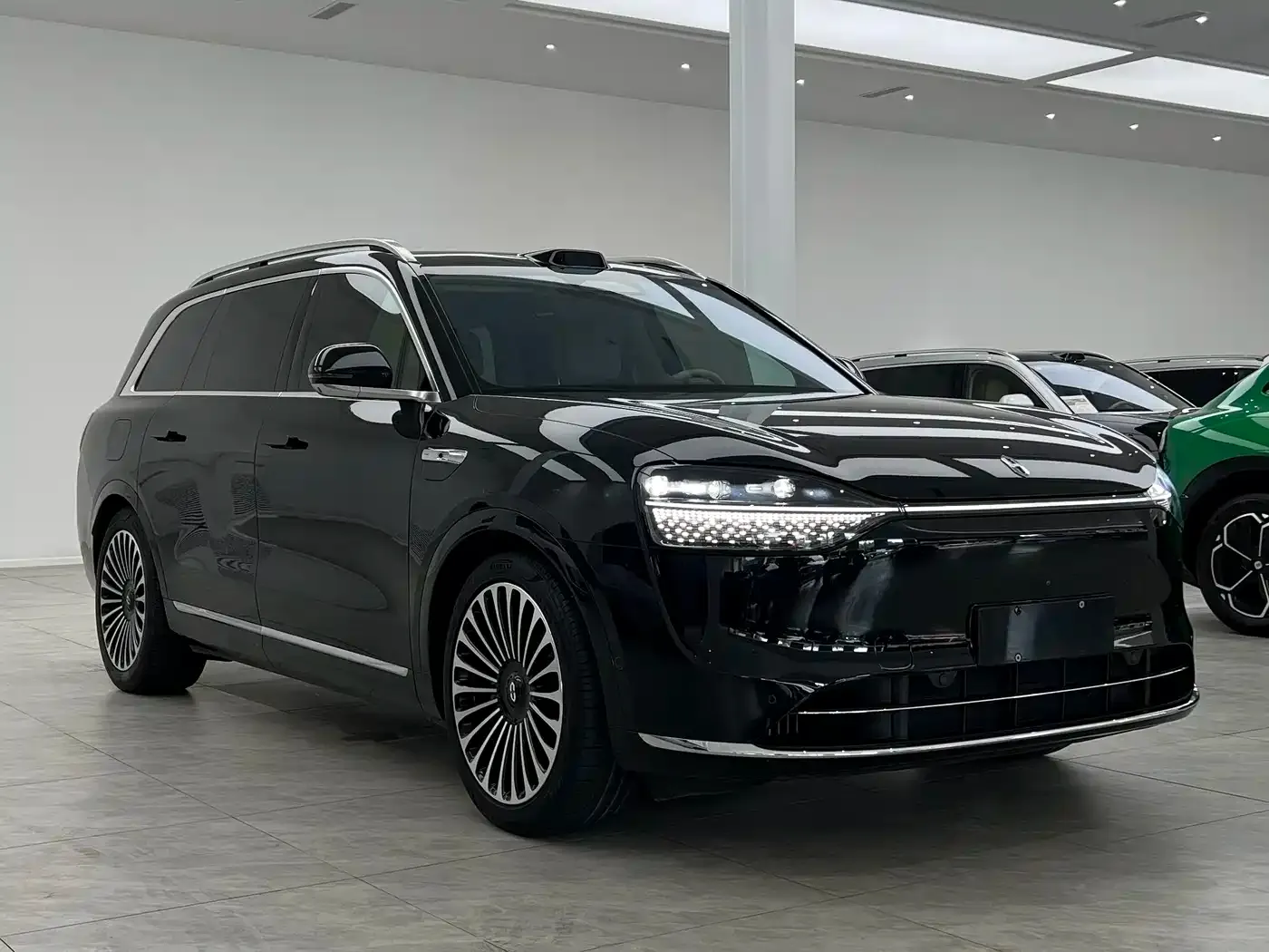 AITO Wenjie AITO M9 Range Extender Max Edition 42kWh 6-seater 2024 — фото 3