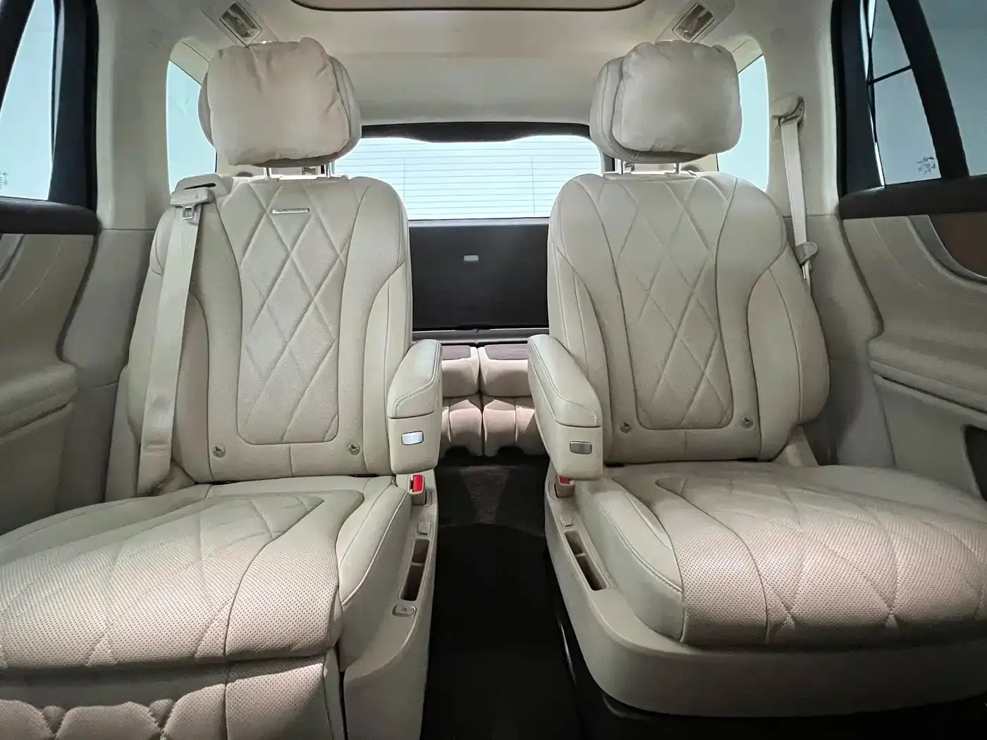 AITO Wenjie AITO M9 Range Extender Max Edition 42kWh 6-seater 2024 — фото 14