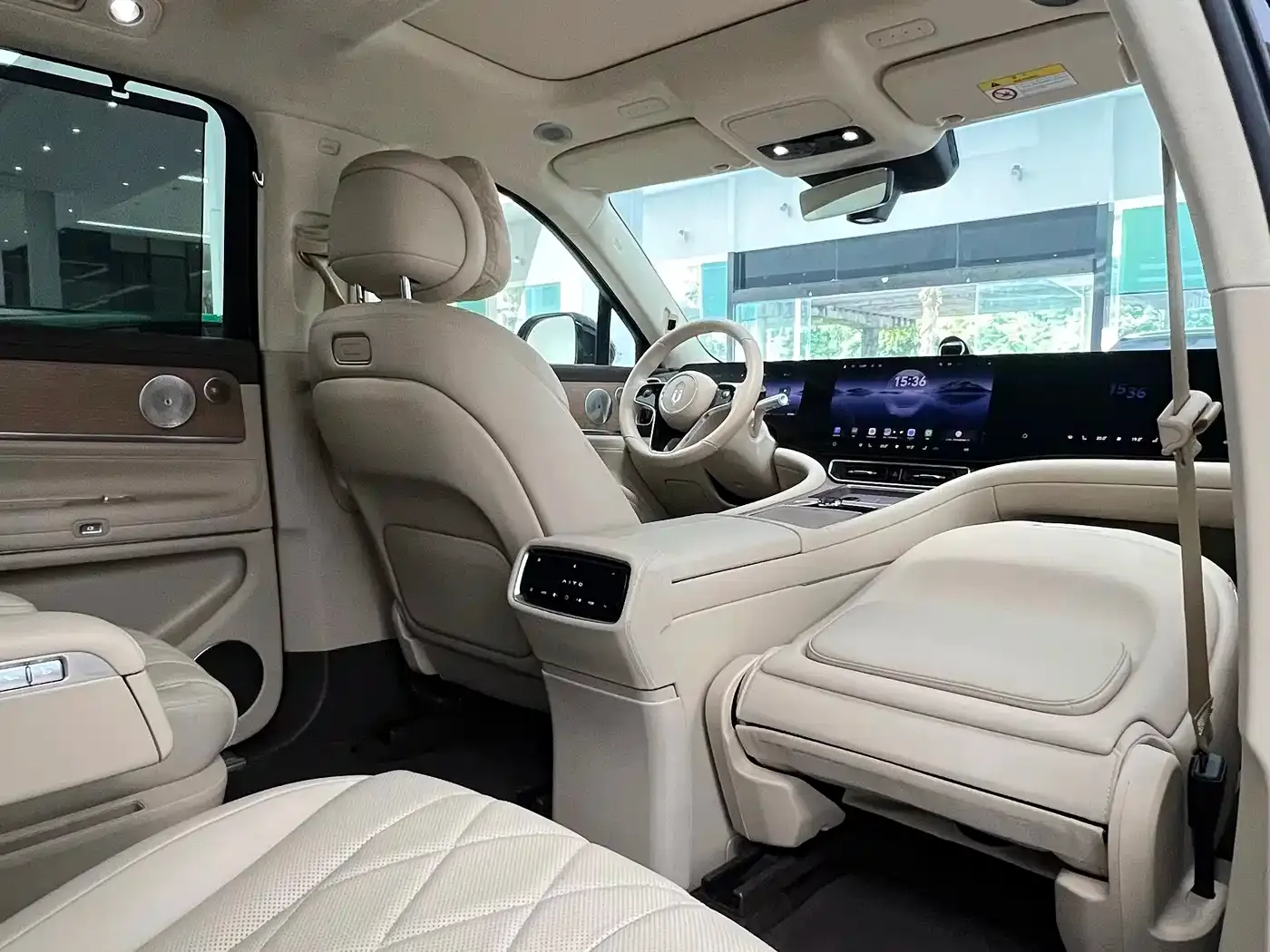 AITO Wenjie AITO M9 Range Extender Max Edition 42kWh 6-seater 2024 — фото 21