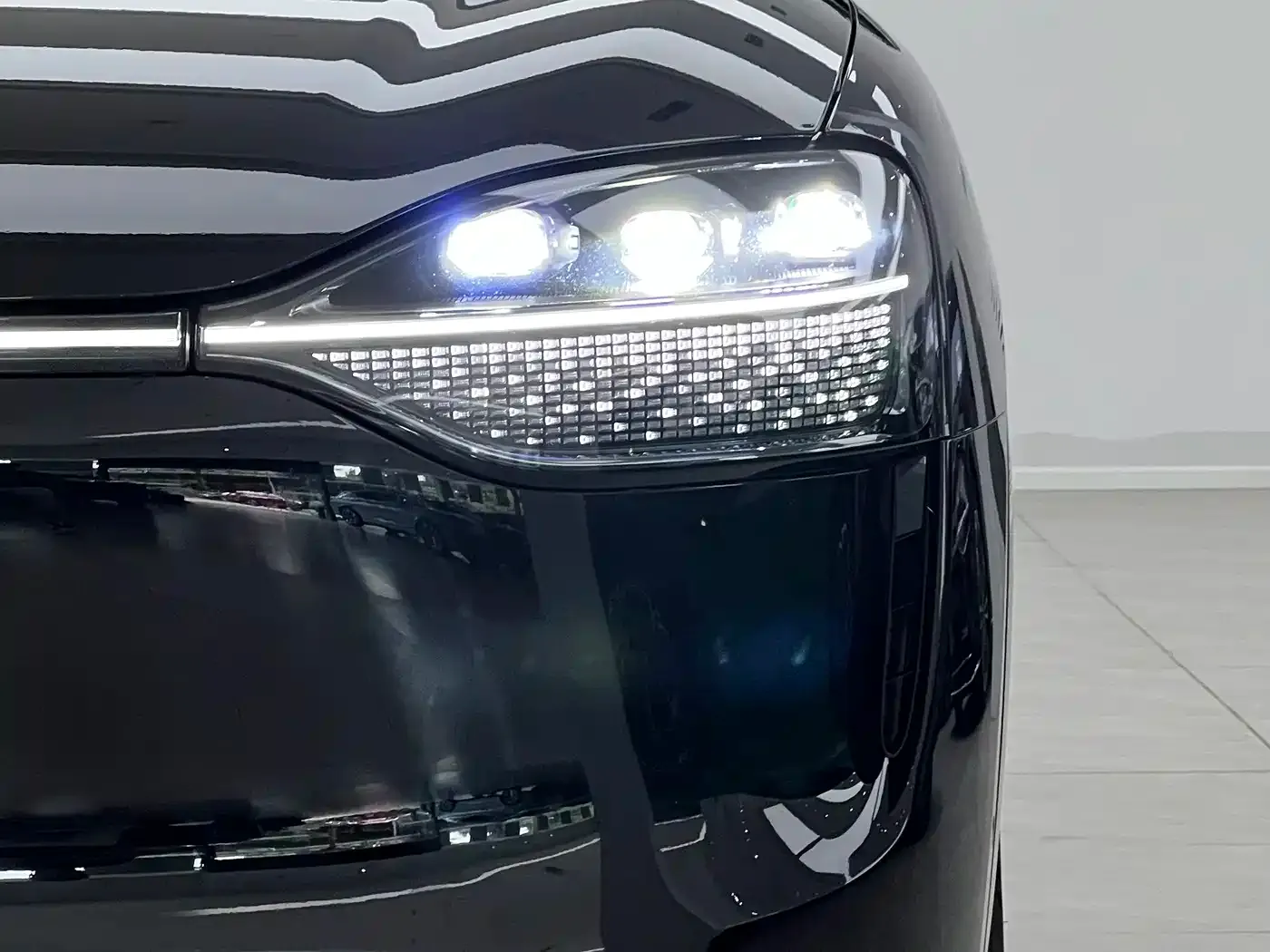 AITO Wenjie AITO M9 Range Extender Max Edition 42kWh 6-seater 2024 — фото 4