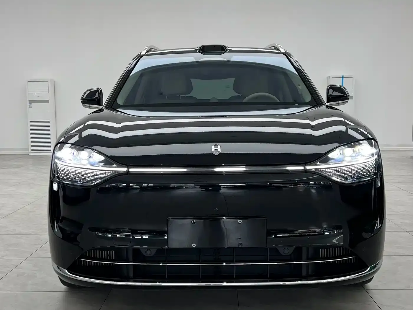 AITO Wenjie AITO M9 Range Extender Max Edition 42kWh 6-seater 2024 — фото 2