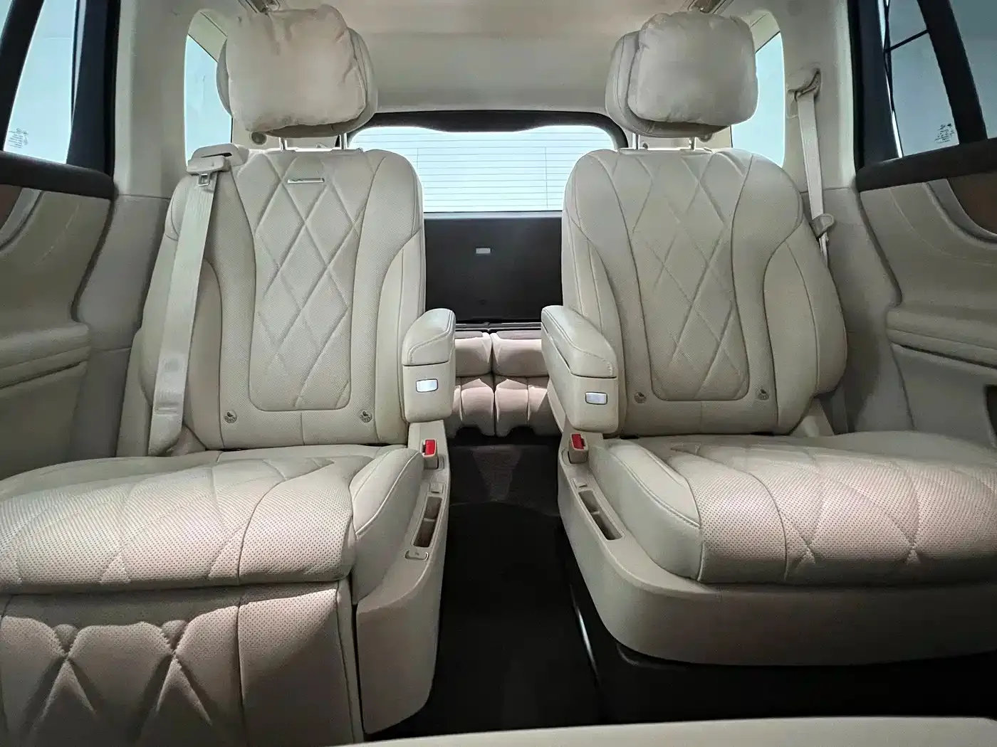 AITO Wenjie AITO M9 Range Extender Max Edition 42kWh 6-seater 2024 — фото 20
