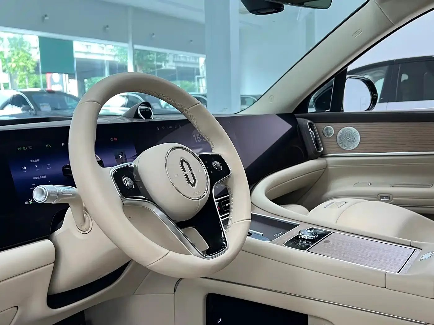 AITO Wenjie AITO M9 Range Extender Max Edition 42kWh 6-seater 2024 — фото 17