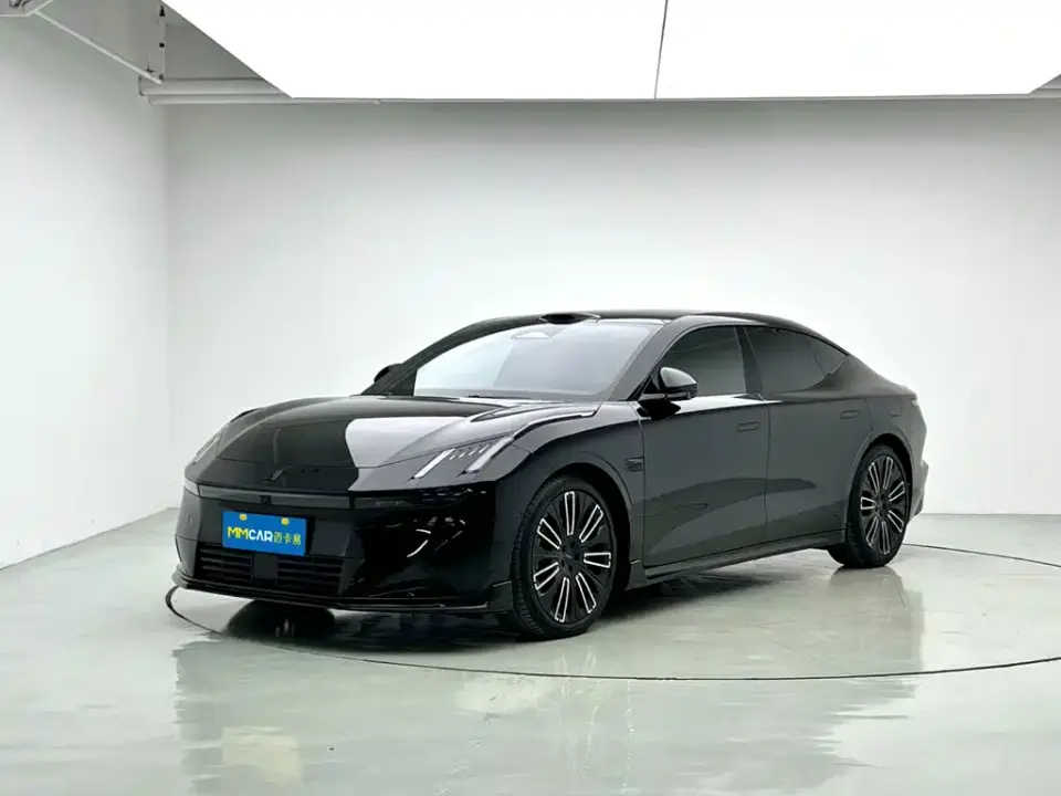 Lynk & Co 10 EM-P 240km Base 2025