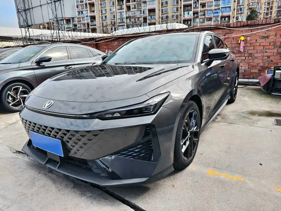 Changan UNI-V 1.5T Deluxe 2024