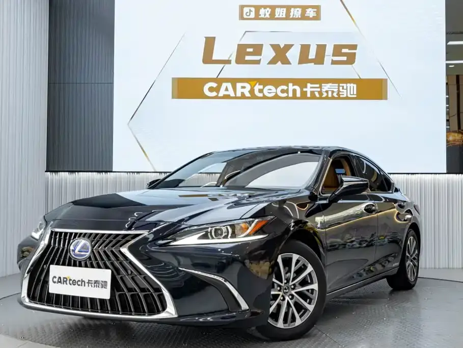 Lexus ES 300h Excellence Edition 2022