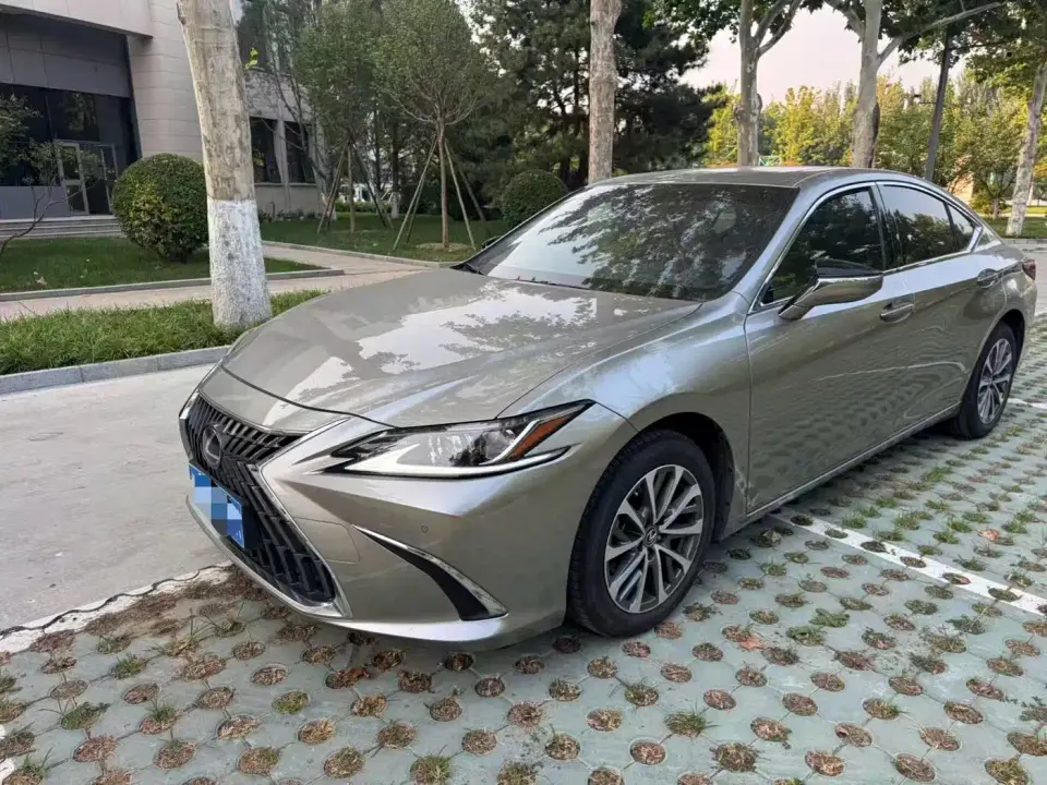 Lexus ES 200 Excellence Edition 2023