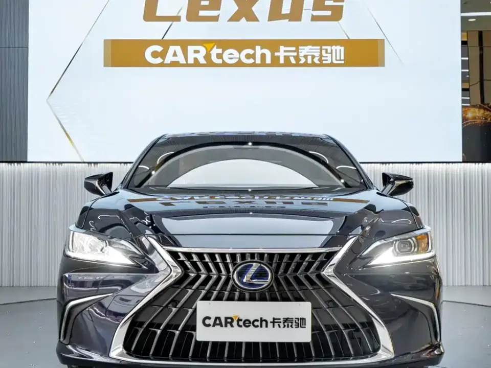 Lexus ES 300h Excellence Edition 2022