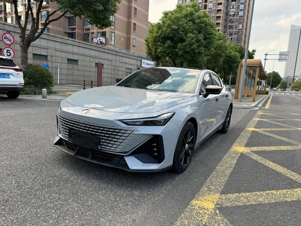 Changan UNI-V 1.5T Premium Model 2023