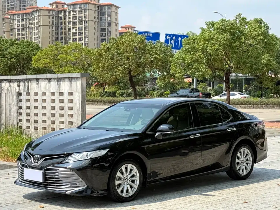 Toyota Camry 2.0G Luxury Edition 2019