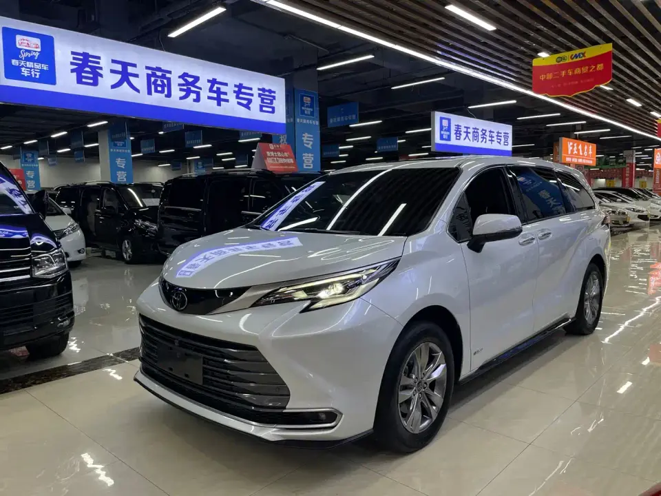 Toyota Sienna 2.5L Hybrid 4WD Premium Edition 2024