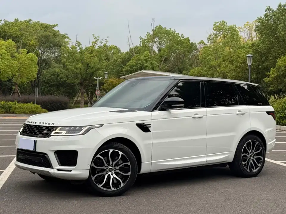 Land Rover Range Rover Sport 3.0 L6 Gloss Black Edition 2022