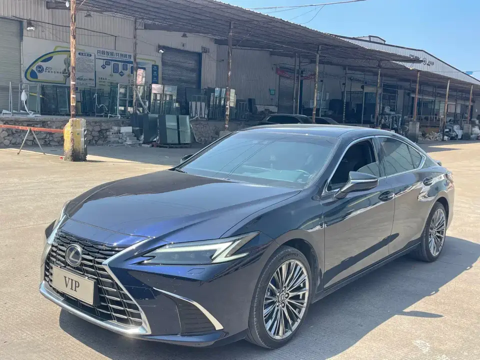 Lexus ES 200 Ultimate Edition 2025