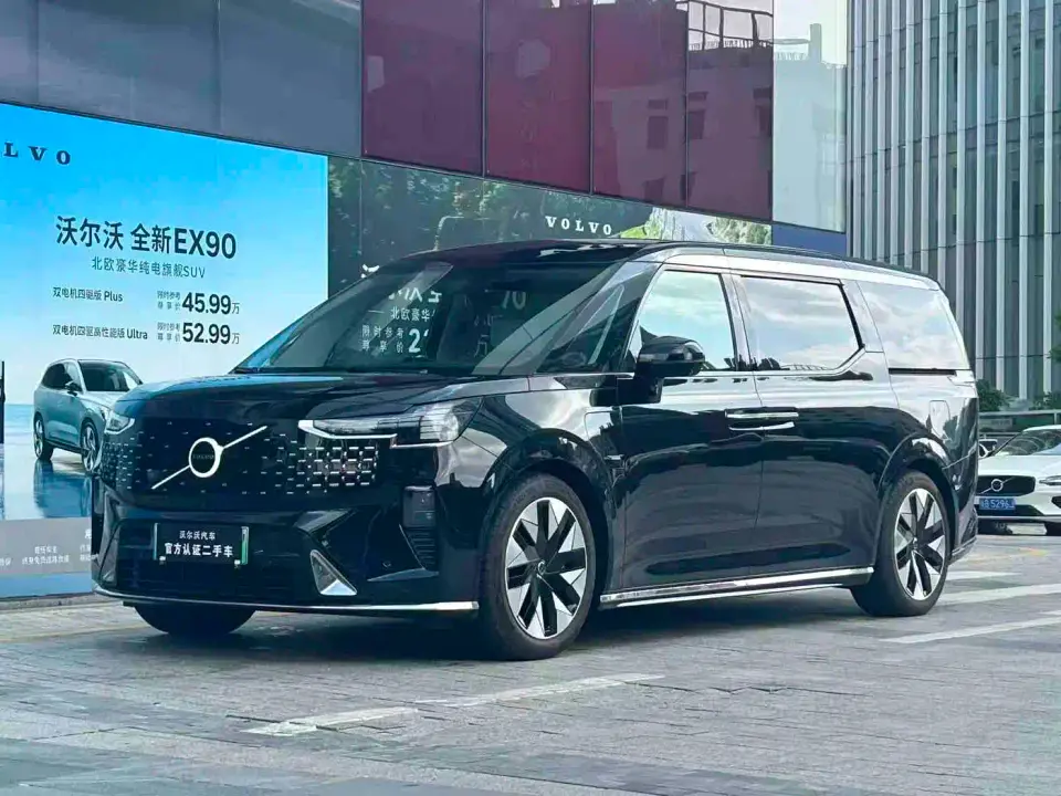Volvo EM90 Ultra Six-Seater 2024
