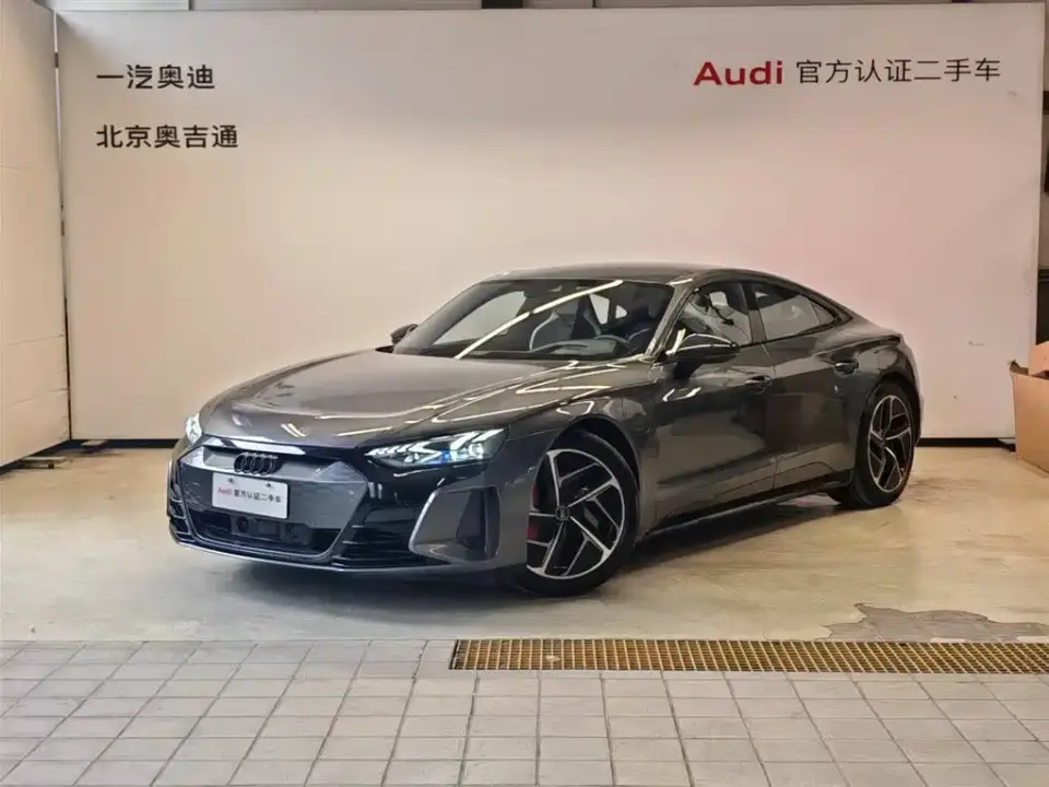 Audi RS e-tron GT Base Model 2025