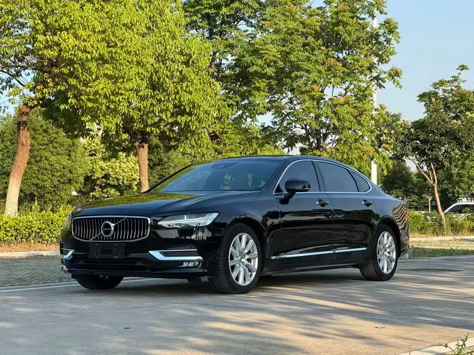 Volvo S90 T5 Momentum Luxury Edition 2019