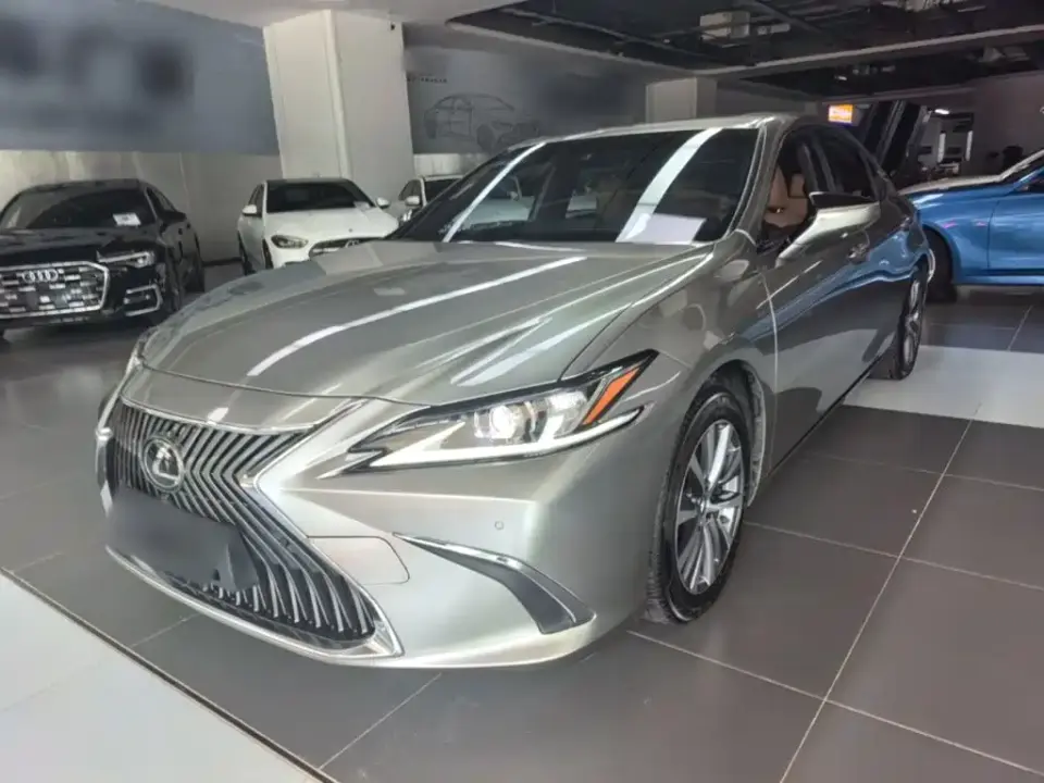 Lexus ES 200 Luxury 2020