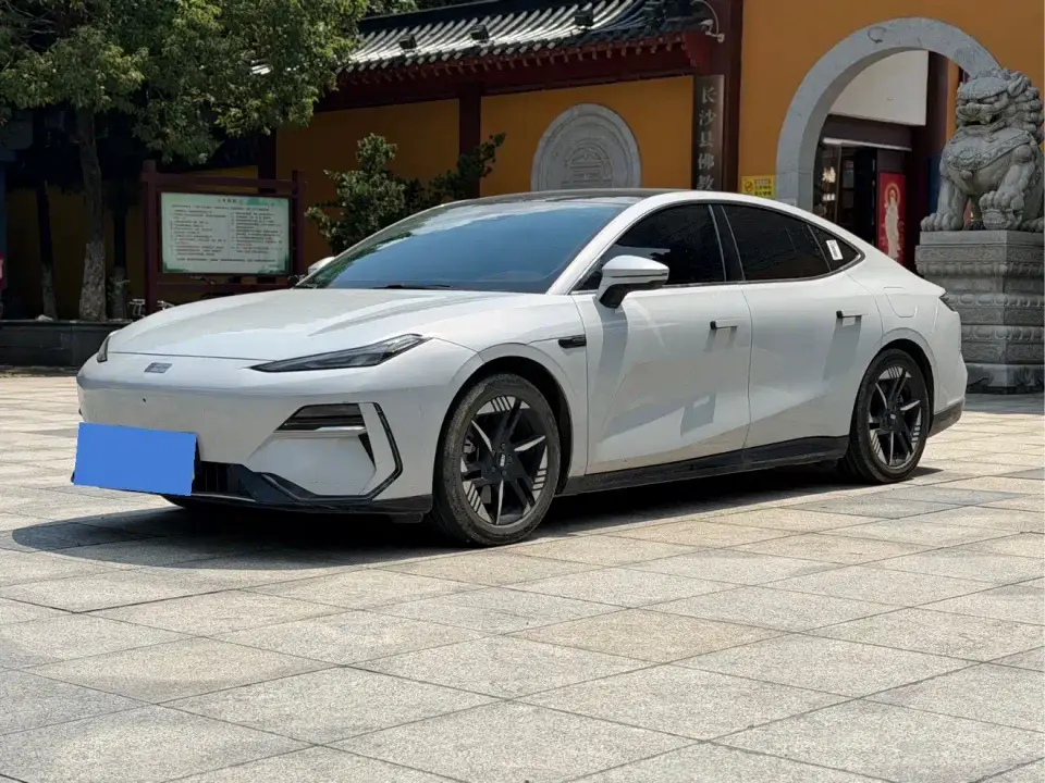 Geely Galaxy Galaxy E8 550km RWD PRO 2024