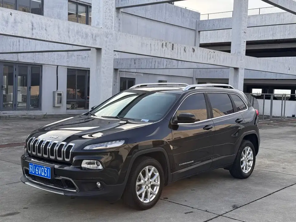 Jeep Cherokee 2.0L 2WD Classic Edition China V 2020