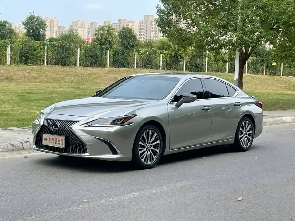 Lexus ES 300h Premium Edition China VI 2019