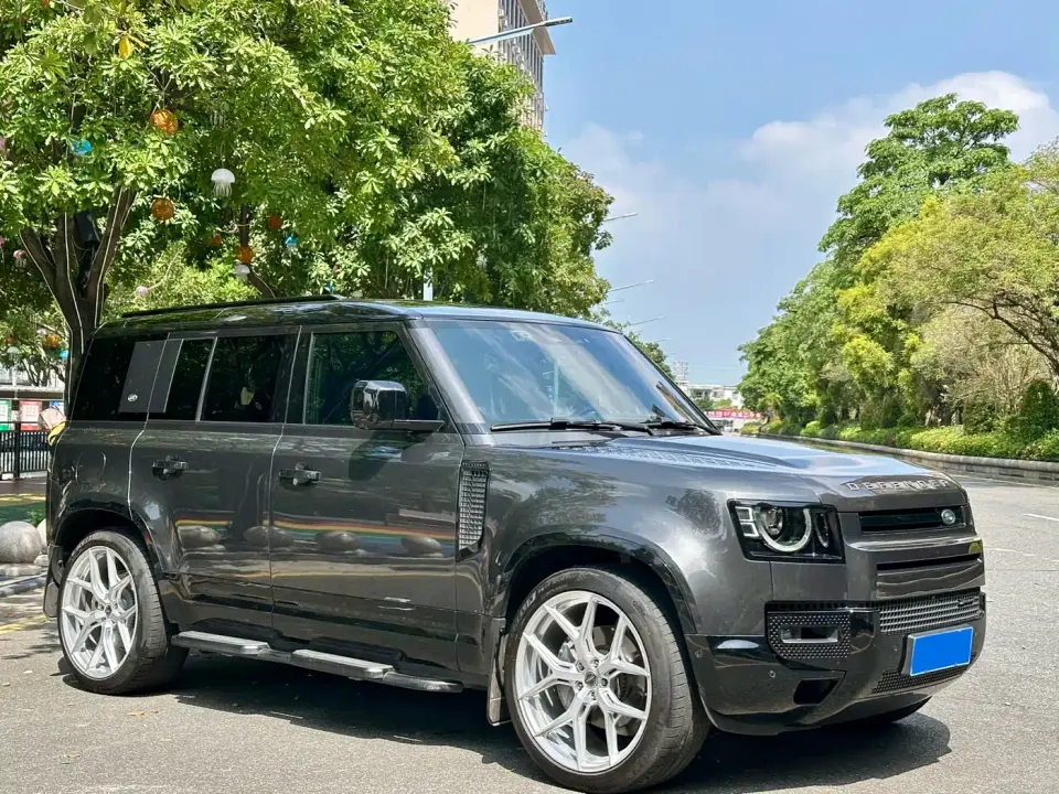 Land Rover Defender Model 110 3.0T P400 X-DYNAMIC HSE 2023