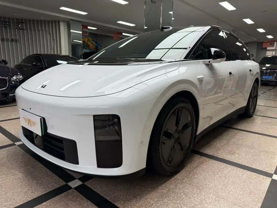Li Auto i6 2WD Base Model 2026