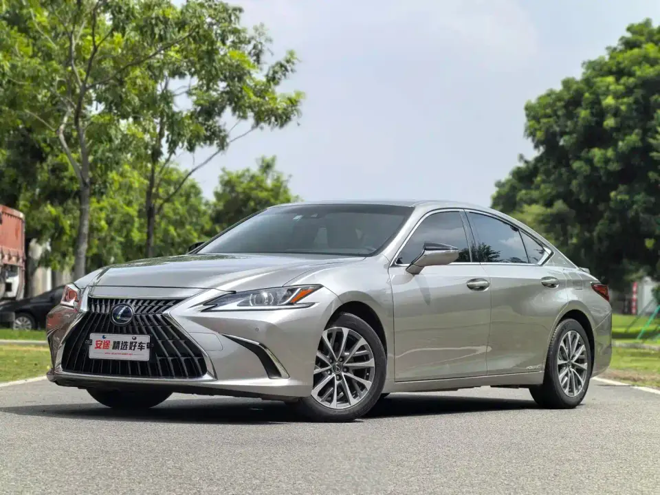 Lexus ES 300h Excellence Edition 2022