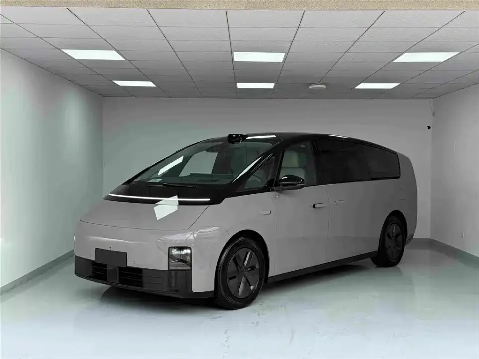 Li Auto MEGA Ultra 2024