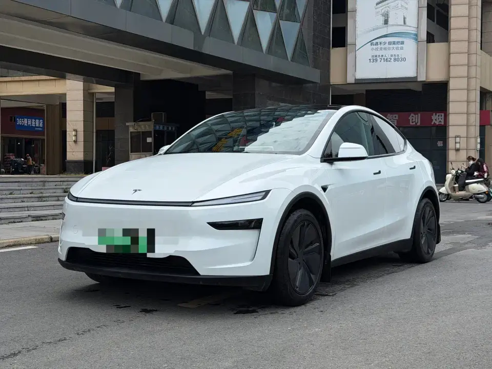 Tesla Model Y Rear-Wheel Drive 2025