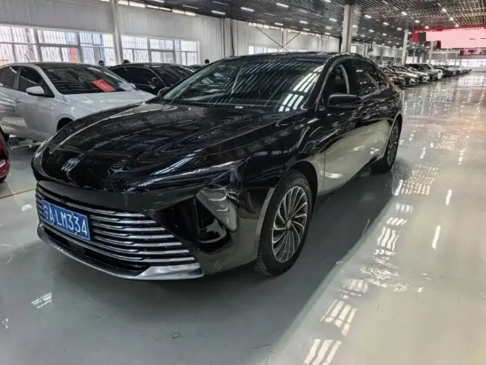 Buick LaCrosse Model 28T Platinum Edition 2025