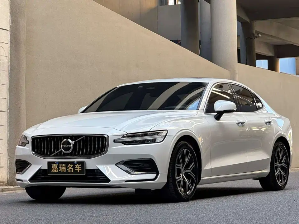 Volvo S60 B4 Smart Luxury Edition 2024