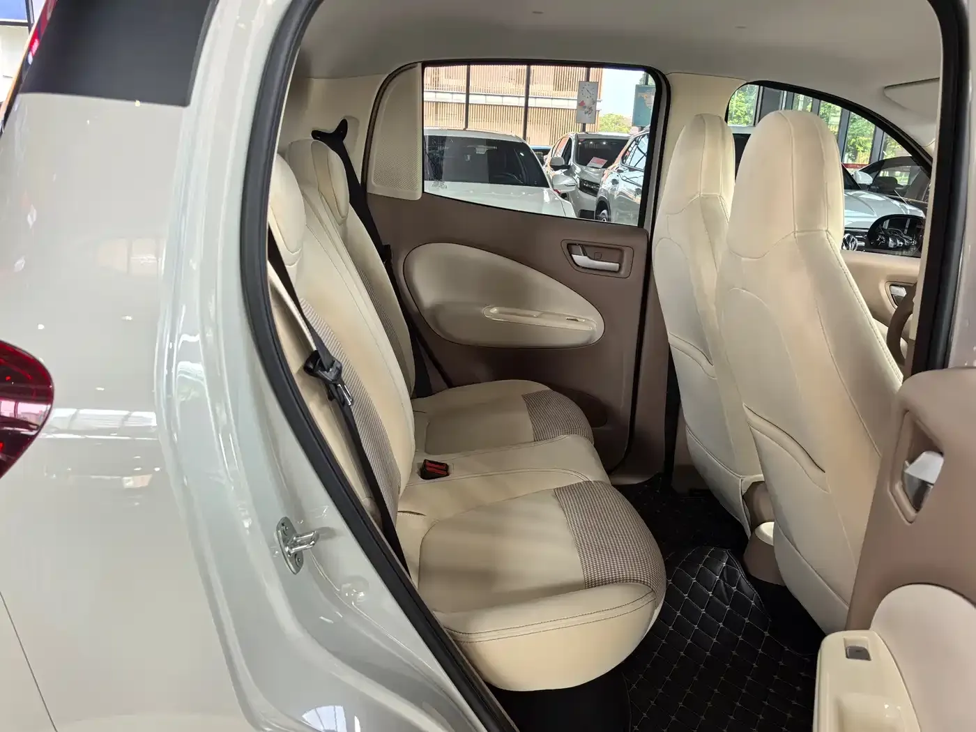 Wuling Motors Hongguang MINIEV 4-Door Premium+ Edition 2025 — фото 11