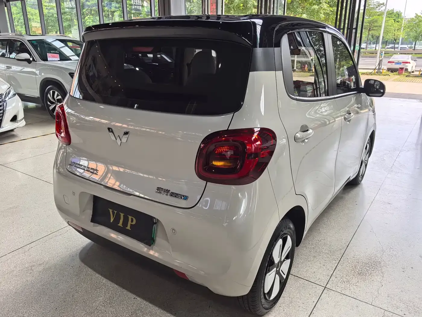Wuling Motors Hongguang MINIEV 4-Door Premium+ Edition 2025 — фото 4
