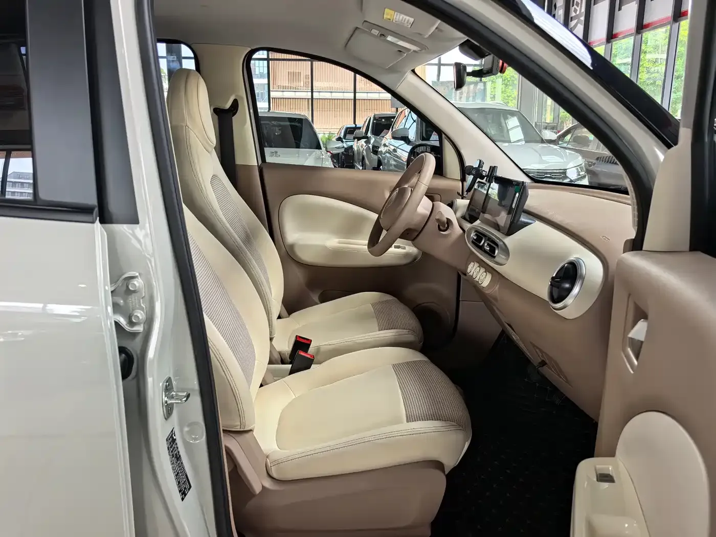 Wuling Motors Hongguang MINIEV 4-Door Premium+ Edition 2025 — фото 9