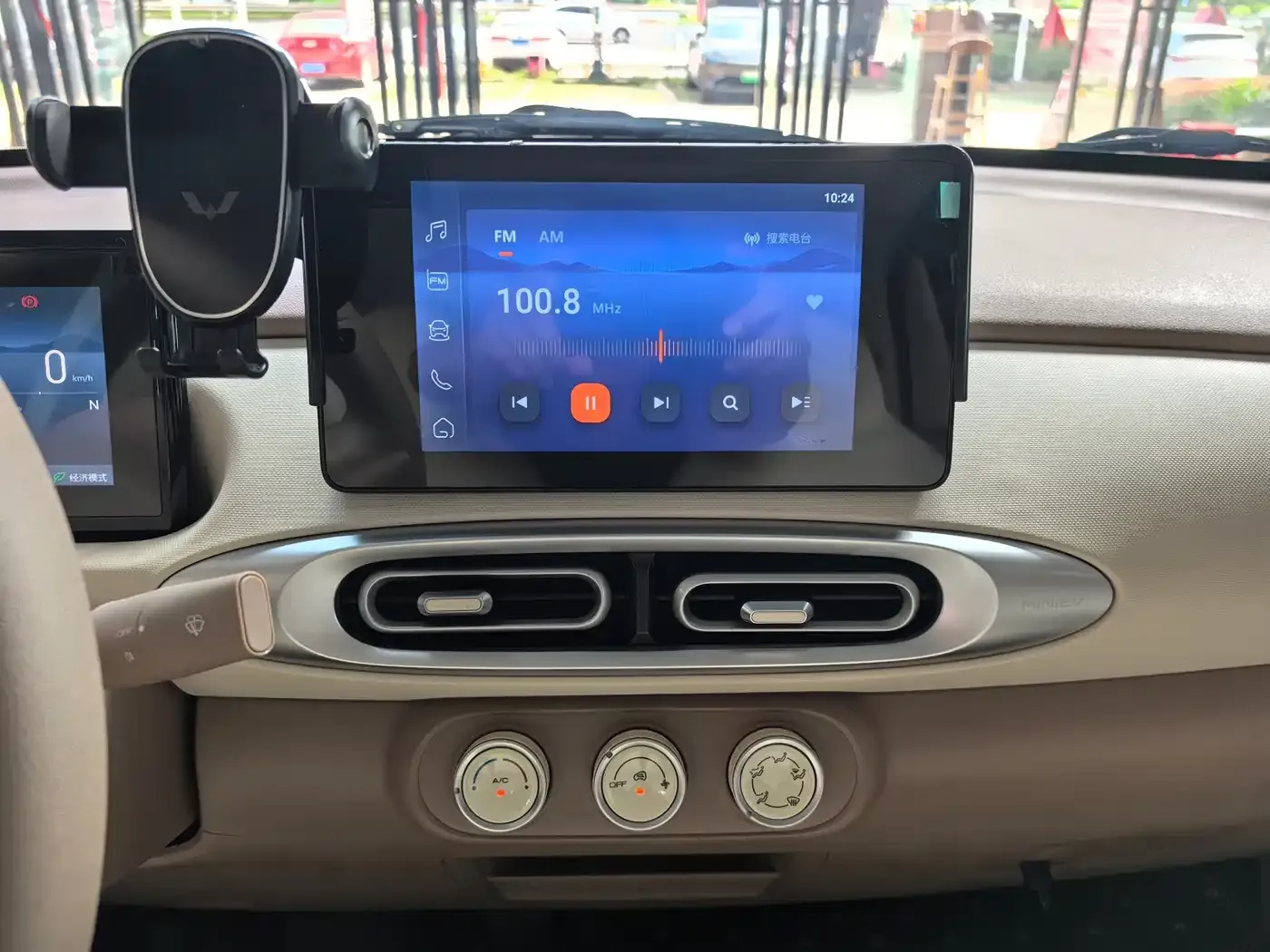 Wuling Motors Hongguang MINIEV 4-Door Premium+ Edition 2025 — фото 13