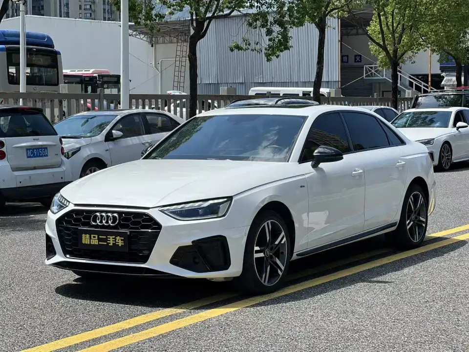 Audi A4L 40 TFSI Luxury Dynamic 2022