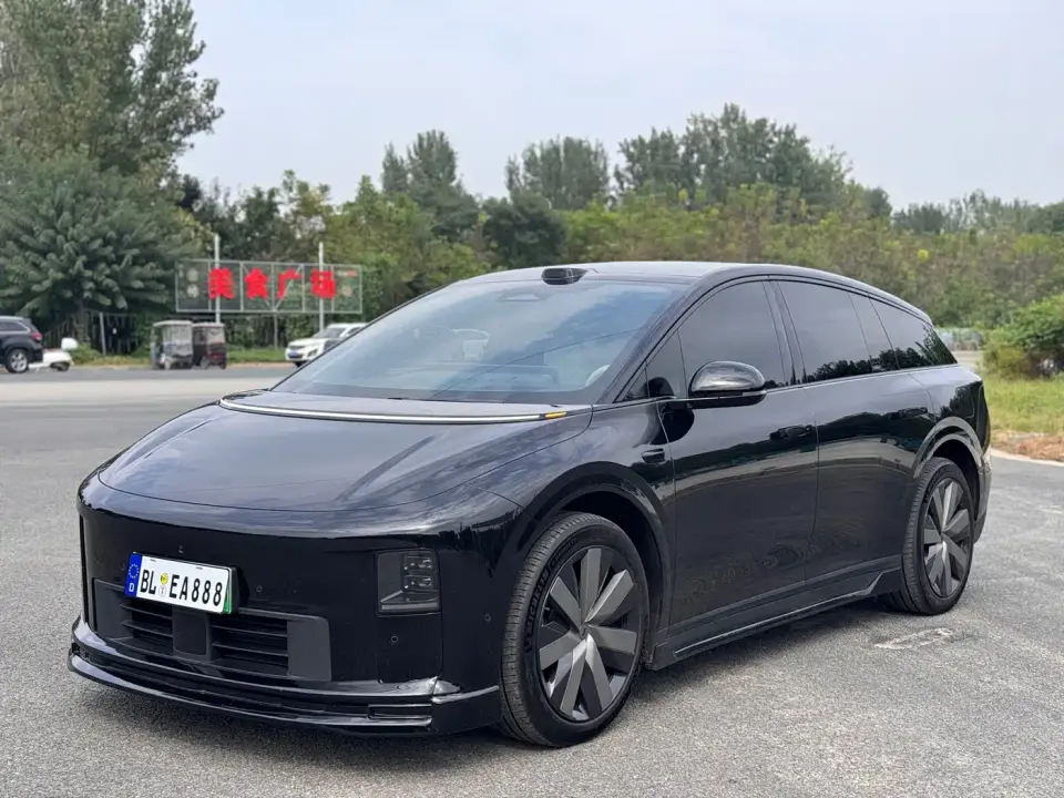 Li Auto i6 2WD Base Model 2025