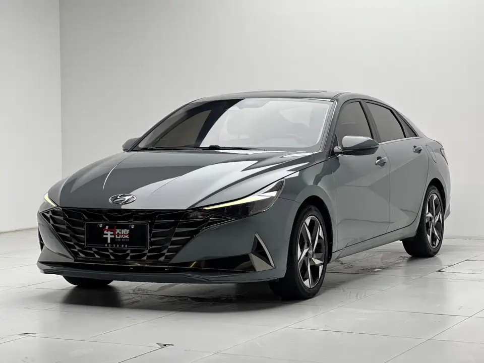 Hyundai Elantra 1.5L CVT LUX Premium Edition 2022