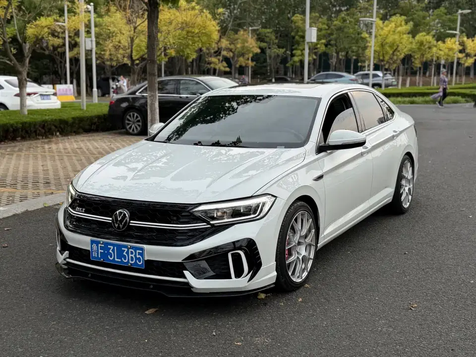 Volkswagen Sagitar 300TSI DSG Surpass Edition 2024