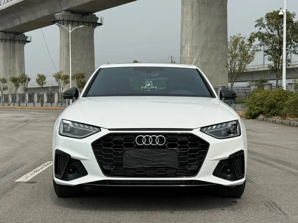Audi A4L 40 TFSI Luxury Dynamic 2025