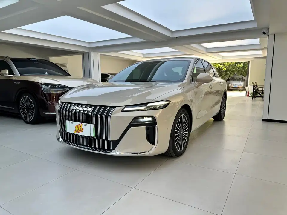 Roewe M7 DMH Base 2025