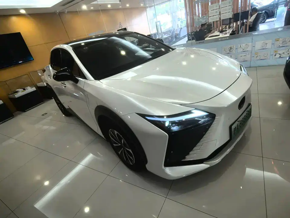 Lexus RZ 450e 4WD Deluxe 2023
